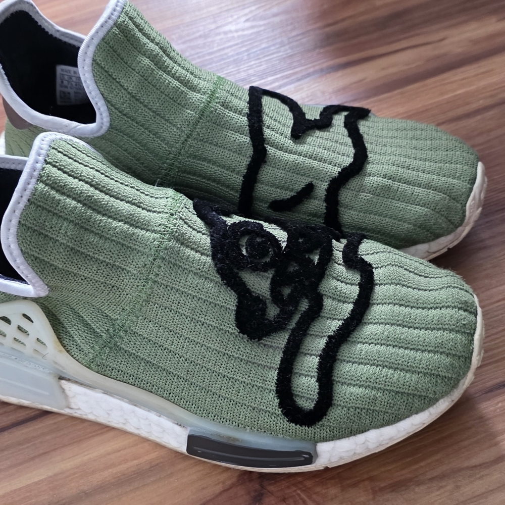 Pharrell X ADIDAS Hu DOG THEME SNEAKERS - Picture 5 of 6